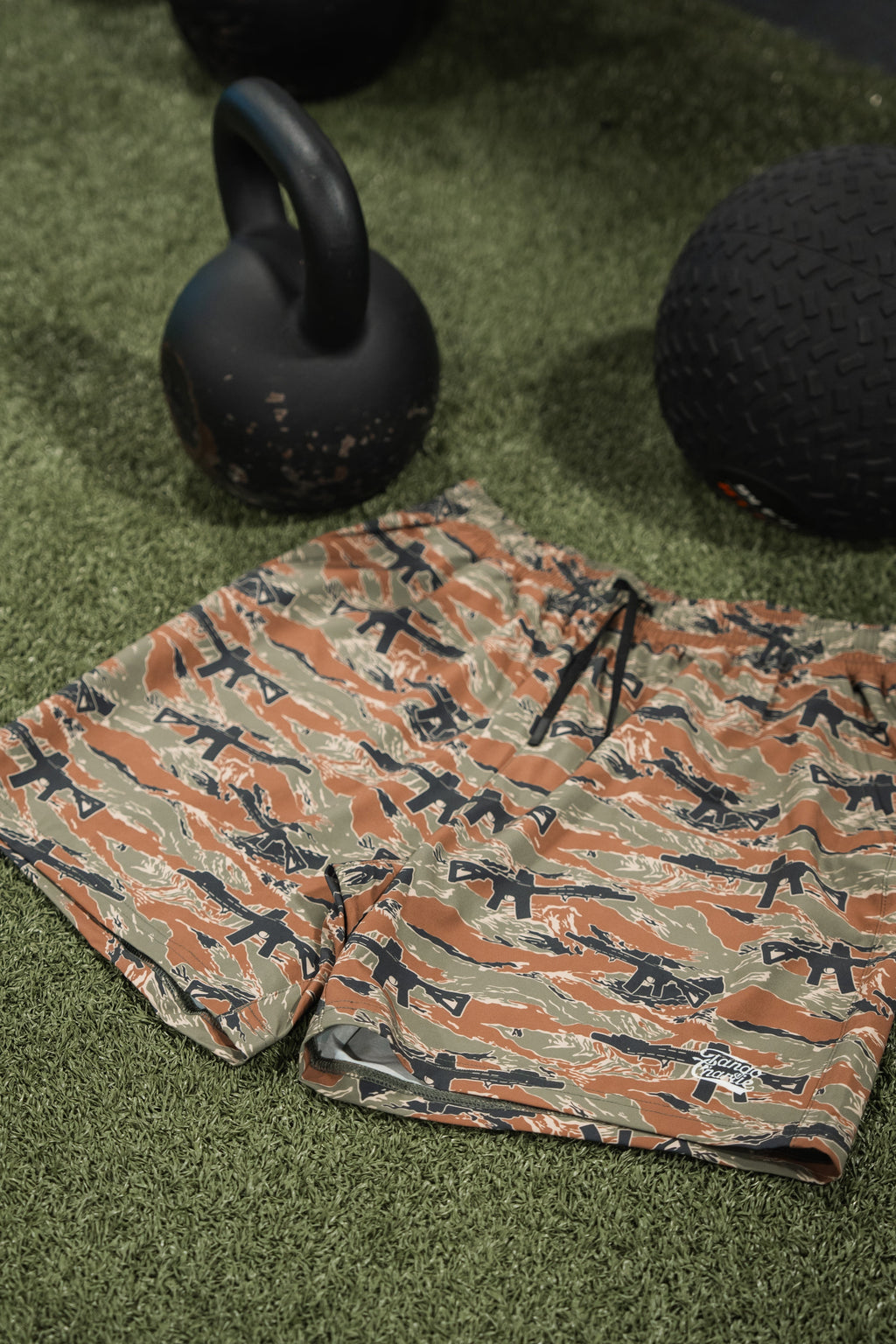 Pantalón corto de entrenamiento Performance para hombre, 5,5 pulgadas - Snipes & Stripes