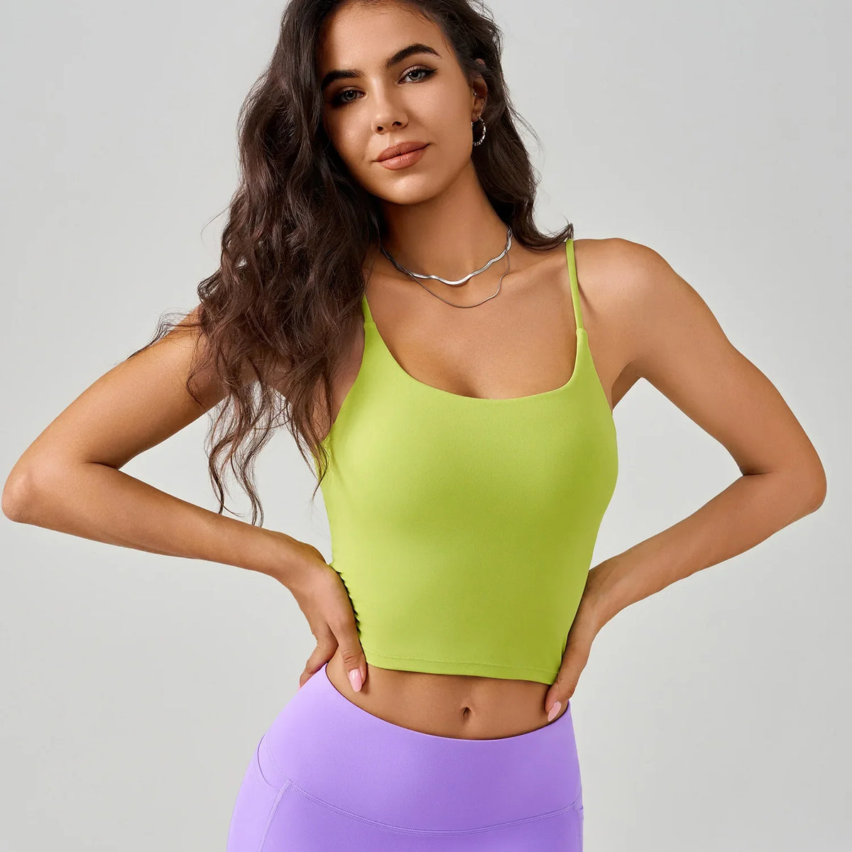 Top deportivo suave y elástico con escote en U y copas fijas para mujer - Gimnasio y yoga