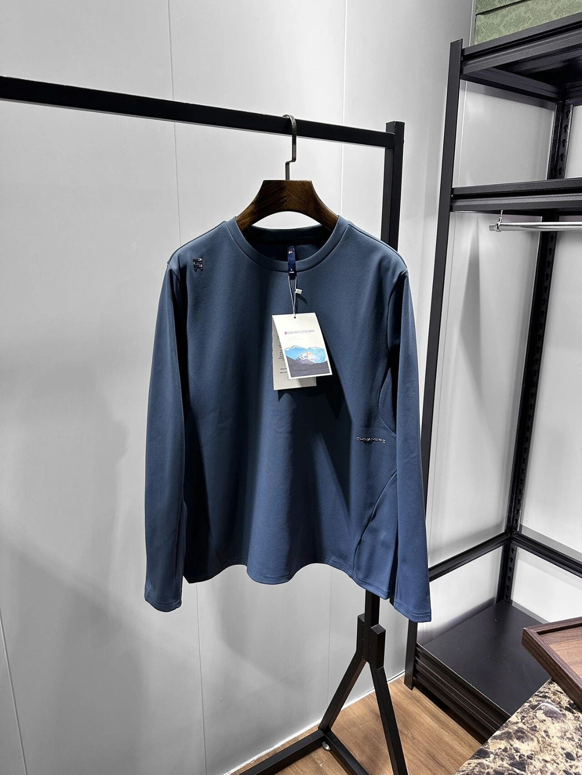 Men's Long-Sleeve Crew-Neck T-Shirt - Breathable Stretch Fabric